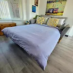 Stylish, Modern Cardiff Home, Perfect For Groups And Families